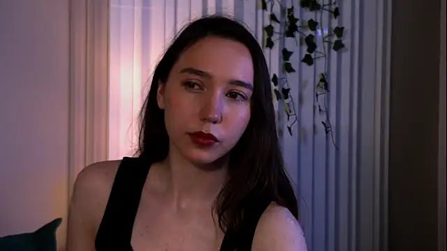 Snapshot of Suzaneey chatting on June 20, 6:33 pm Suzaneey online show from June 20, 6:33 pm