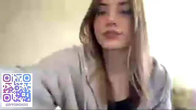 Snapshot of simmisweet chatting on May 4, 11:06 am simmisweet online show from May 4, 11:06 am