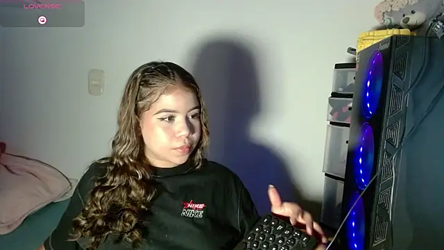M1la 18 online show from May 7, 3:56 am