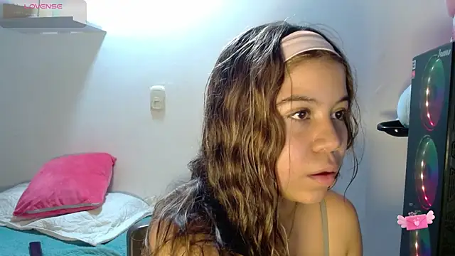 M1la 18 online show from May 16, 3:36 am