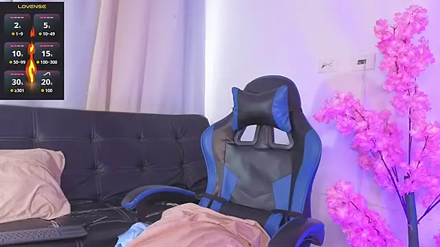 sary hott  online show from April 17, 12:30 pm