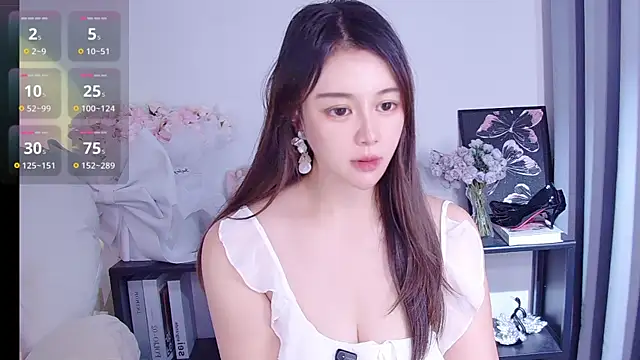 Snapshot of Moon-66 chatting on June 10, 5:45 pm Moon-66 online show from June 10, 5:45 pm