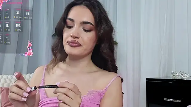 SweetAuraa online show from June 17, 1:34 pm