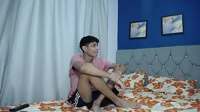 Snapshot of Thiago_And_Gael chatting on June 7, 2:16 am Thiago And Gael online show from June 7, 2:16 am