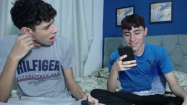 Snapshot of Thiago_And_Gael chatting on June 20, 11:29 pm Thiago And Gael online show from June 20, 11:29 pm