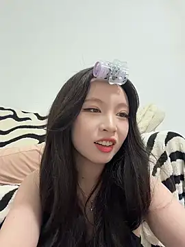 Snapshot of nide-baby chatting on April 18, 12:42 pm nide-baby online show from April 18, 12:42 pm