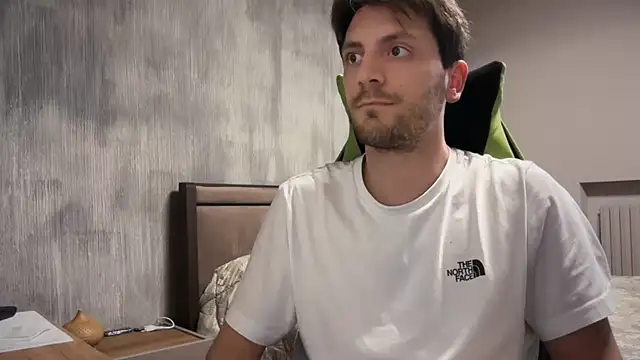 italianass94 online show from April 17, 1:47 pm