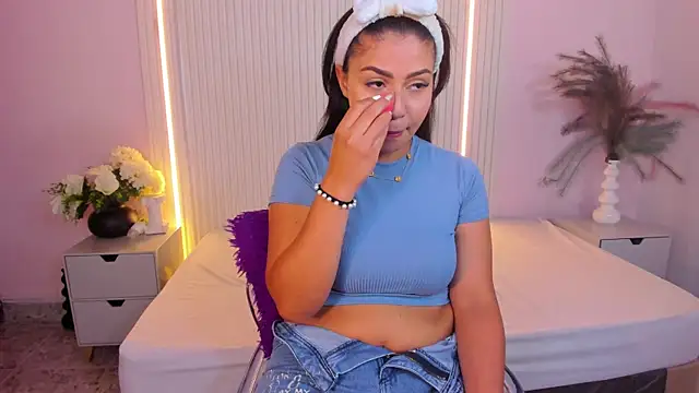 LucyWild8 online show from May 16, 5:34 pm