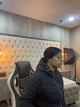 Snapshot of Susan_Voltaire chatting on May 19, 11:05 am Susan Voltaire online show from May 19, 11:05 am