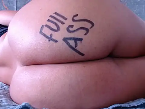 Snapshot of sexy-body22 chatting on July 8, 7:18 pm sexy-body22 online show from July 8, 7:18 pm