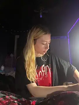 Spoilmedaddy732 online show from April 18, 8:31 pm