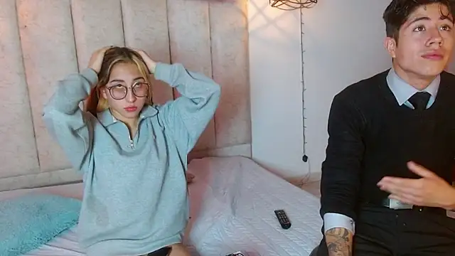 mrandmrsvixencs online show from April 27, 2:37 pm
