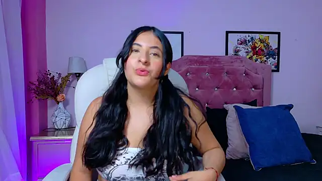 Maggiee 1 online show from April 22, 7:26 pm