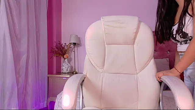 Maggiee 1 online show from April 29, 7:20 pm