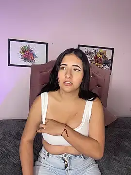 Maggiee 1 online show from May 11, 7:11 pm