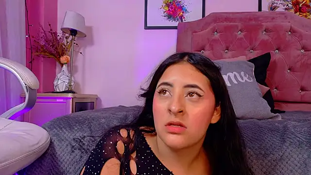 Maggiee 1 online show from May 13, 7:22 pm