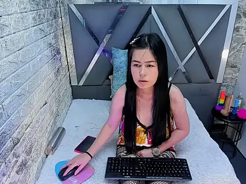 julietaflame online show from May 12, 1:08 pm