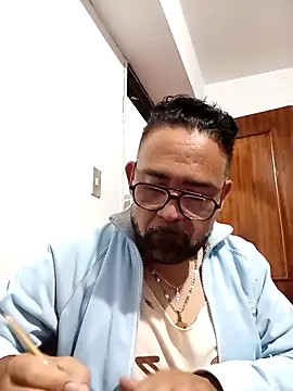 Snapshot of CarlossexVen chatting on April 23, 4:35 am CarlossexVen online show from April 23, 4:35 am
