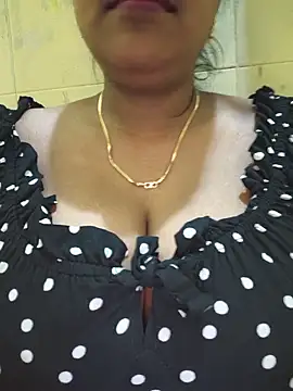 Snapshot of Newragini chatting on May 20, 10:38 pm Newragini online show from May 20, 10:38 pm