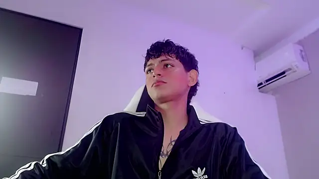 Snapshot of Yosepp_cum chatting on April 19, 1:16 am Yosepp cum online show from April 19, 1:16 am