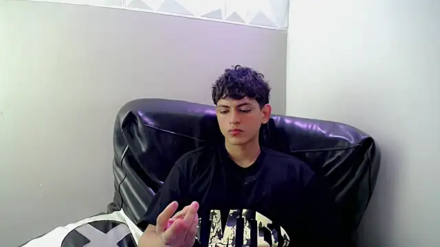 Snapshot of Yosepp_cum chatting on April 21, 3:13 am Yosepp cum online show from April 21, 3:13 am