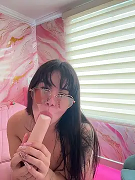 Snapshot of liina_gu chatting on June 2, 3:03 pm liina gu online show from June 2, 3:03 pm