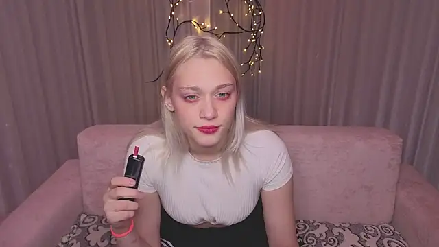 KaraLiin online show from May 16, 4:39 pm