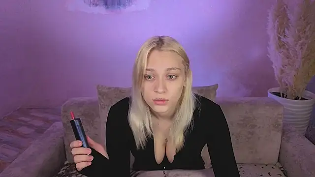 KaraLiin online show from May 29, 4:49 pm