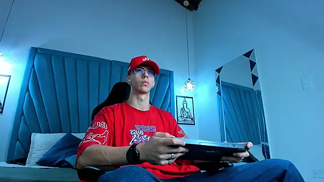 OliverThompsonJS online show from June 20, 5:21 am