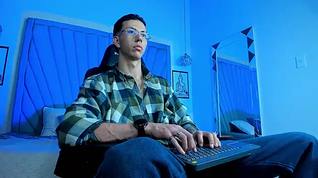 OliverThompsonJS online show from June 26, 5:12 am