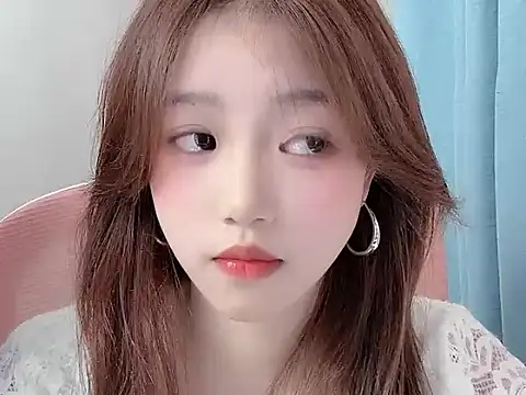 TwinXXbaby online show from April 17, 9:45 am