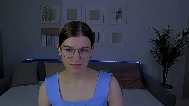 AnnaThorne online show from May 8, 3:45 am
