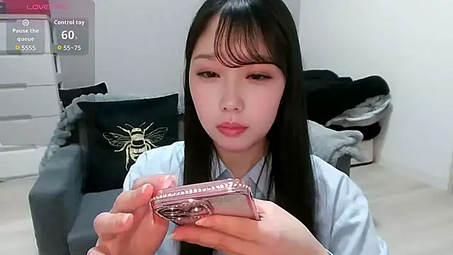 Snapshot of Minamina2 chatting on April 24, 10:28 am Minamina2 online show from April 24, 10:28 am