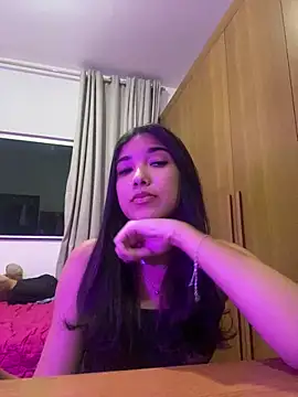 alice mendes online show from April 17, 11:30 pm