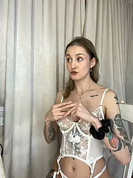 Snapshot of RosaBlossome chatting on May 7, 5:51 pm RosaBlossome online show from May 7, 5:51 pm