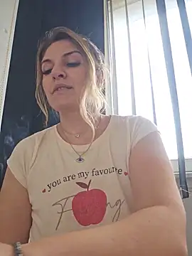 Snapshot of I_amBianca chatting on May 14, 7:15 am I amBianca online show from May 14, 7:15 am