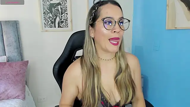 Snapshot of sugar_milff chatting on July 2, 12:33 pm sugar milff online show from July 2, 12:33 pm