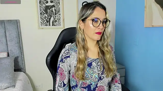 Snapshot of sugar_milff chatting on July 21, 1:24 pm sugar milff online show from July 21, 1:24 pm