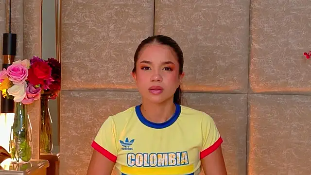 Snapshot of Valeria-Beltran chatting on June 18, 9:25 am Valeria-Beltran online show from June 18, 9:25 am
