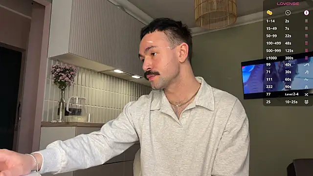 enenenu online show from April 18, 5:00 am