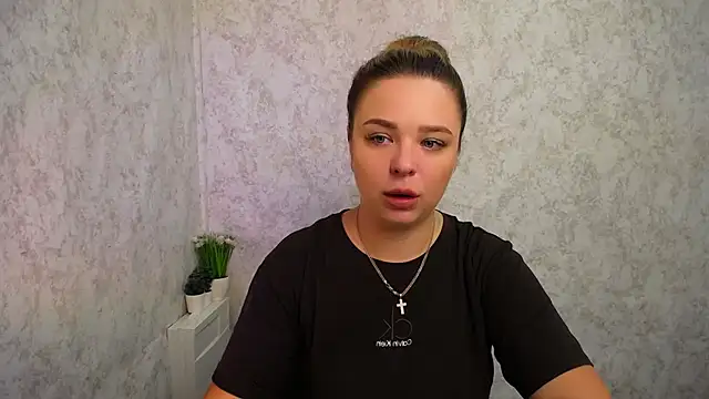Snapshot of NicoleAura chatting on June 30, 7:42 am NicoleAura online show from June 30, 7:42 am