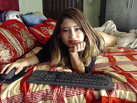 Snapshot of AnnieLorin chatting on April 25, 2:14 am AnnieLorin online show from April 25, 2:14 am