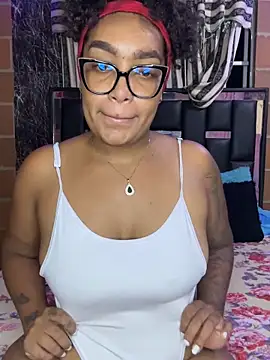  Piel Canela online show from May 2, 1:21 am