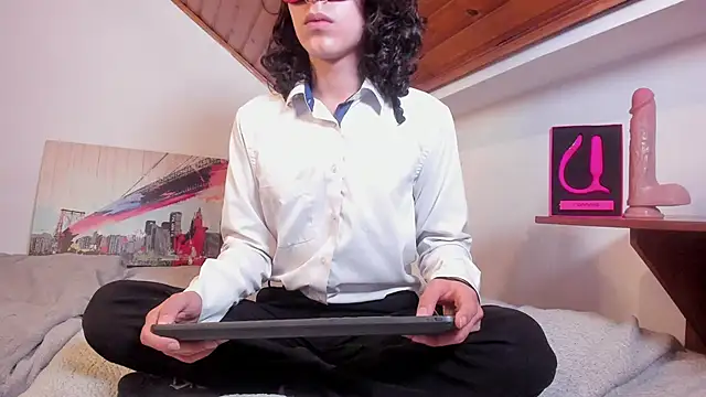 Alecxis  online show from May 11, 1:33 am