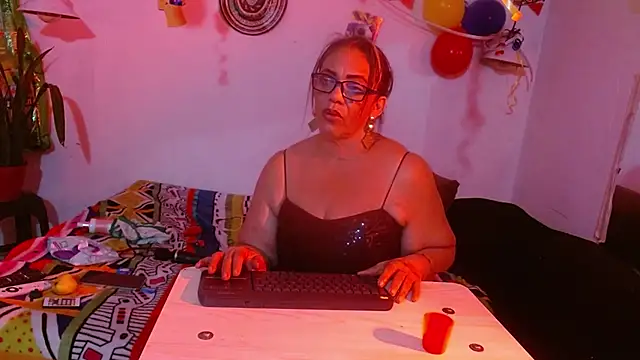 Snapshot of Sweet-Mommy-Milf chatting on June 28, 2:28 am Sweet-Mommy-Milf online show from June 28, 2:28 am