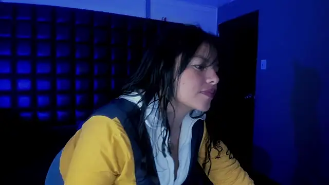 Snapshot of LilaVelvet chatting on May 2, 9:20 pm LilaVelvet online show from May 2, 9:20 pm