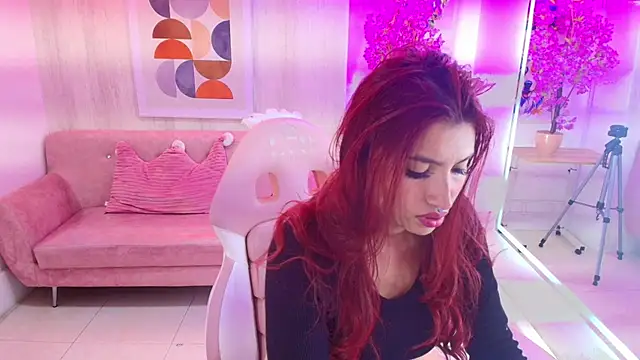 Snapshot of Sofi_monroeee chatting on May 5, 6:49 pm Sofi monroeee online show from May 5, 6:49 pm