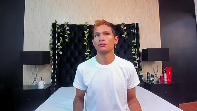 Snapshot of Damian_Garciaa chatting on April 29, 11:47 am Damian Garciaa online show from April 29, 11:47 am