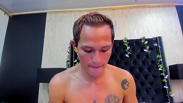 Snapshot of Damian_Garciaa chatting on April 29, 5:30 pm Damian Garciaa online show from April 29, 5:30 pm