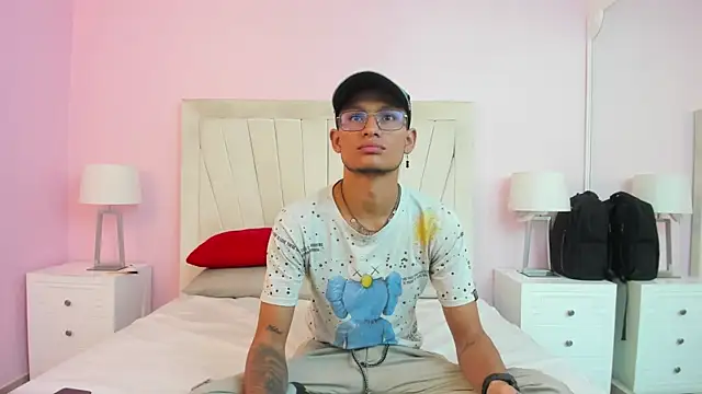 Snapshot of Damian_Garciaa chatting on May 25, 10:10 am Damian Garciaa online show from May 25, 10:10 am